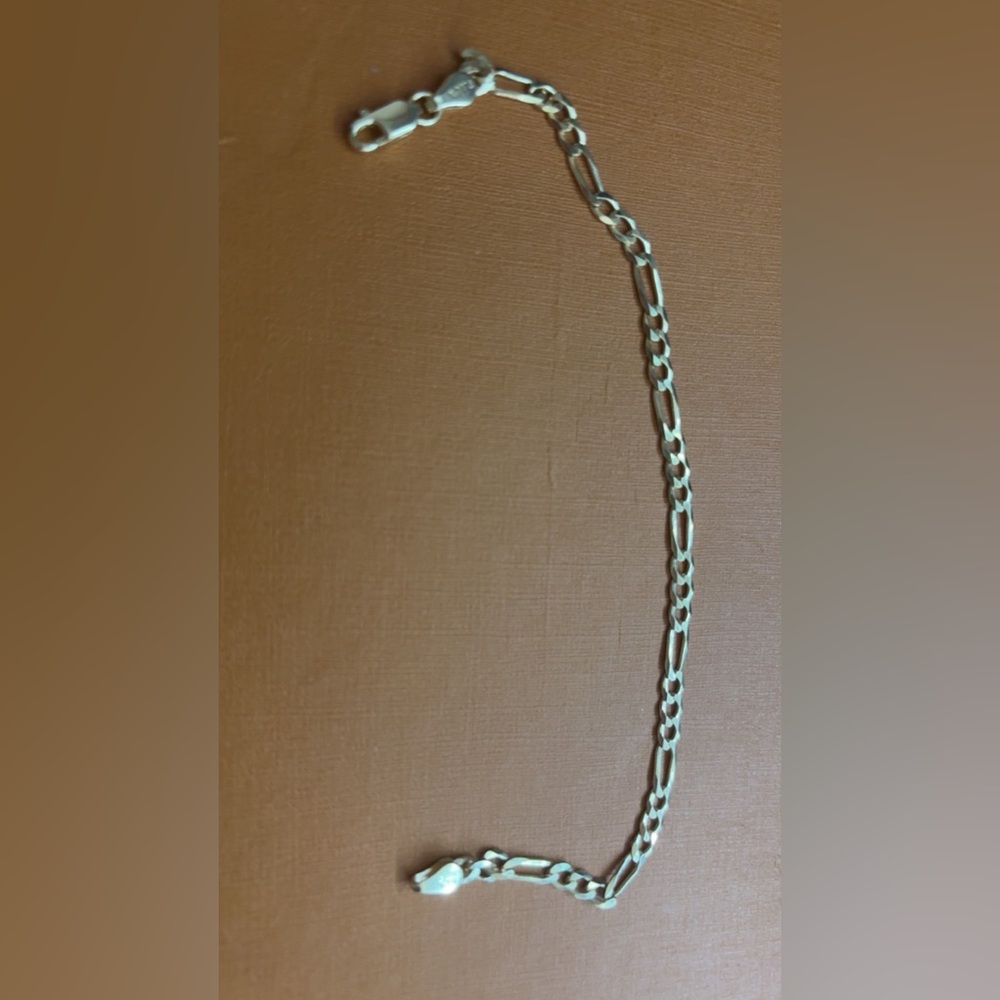 Gold Over Sterling Silver Cuban bracelet! Made in Italy! Size 7-7.5”.